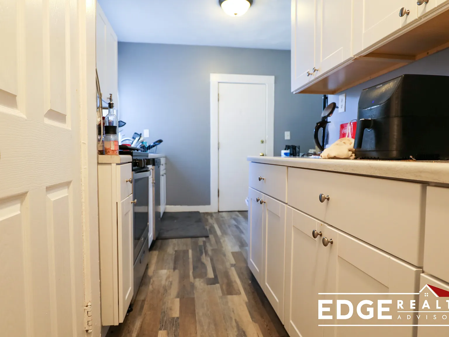 3 bed, 1.5 bath, 1350 sqft, $3,800 — Photo 3