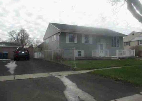 2nd image of 1868 Reichert Ave
