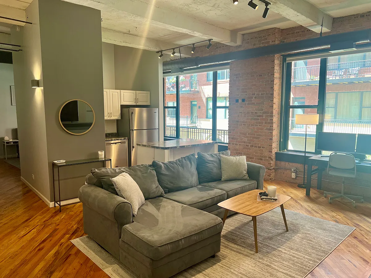 Building Photo - 1439 S Michigan Ave #210