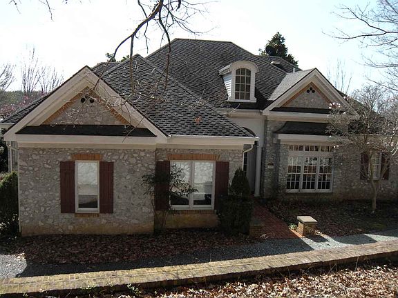 2nd image of 210 Joey Dr