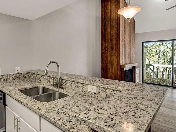 5th image of 225 Holly Hill Cir #220