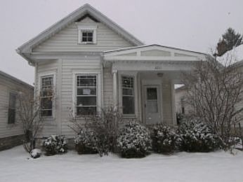 1st image of 3221 E 4th St