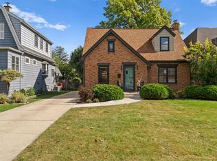 293 N Willow Rd, Elmhurst, IL 60126