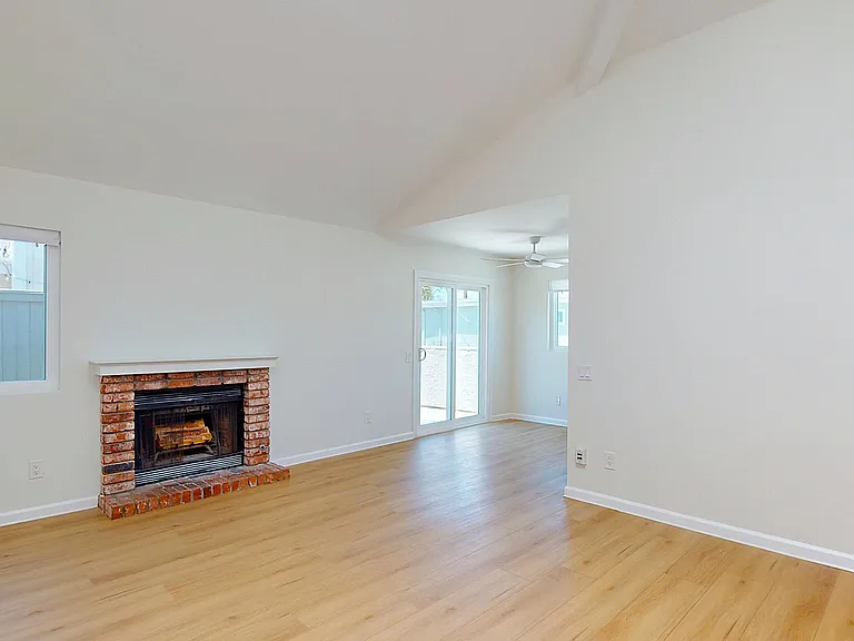1872 Monrovia Ave #A8 — Photo 4