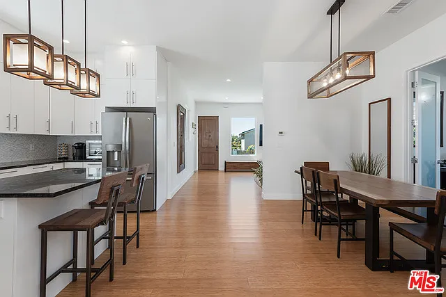 4 bed, 4.5 bath, 2200 sqft, $8,799 — Photo 4