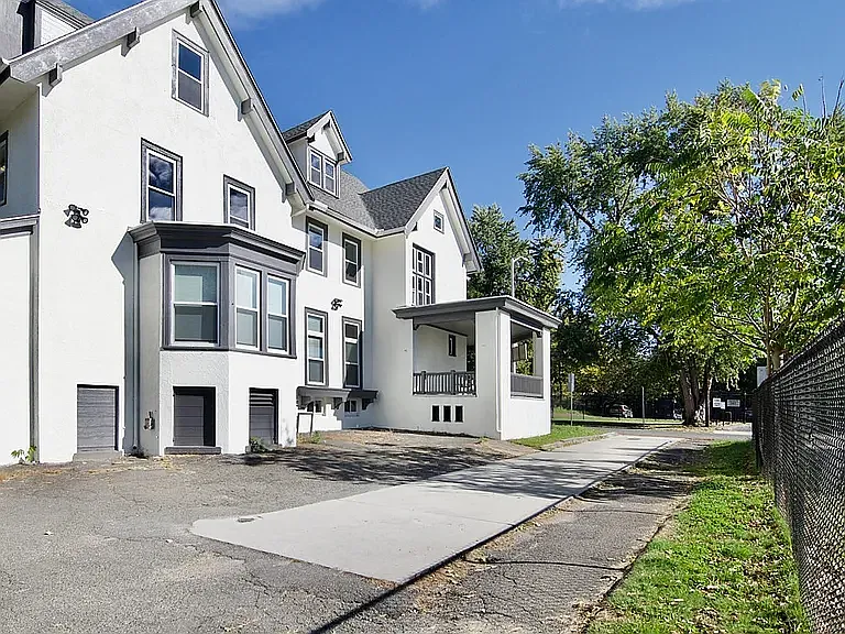 4 bed, 2000 sqft, $3,100 — Photo 4