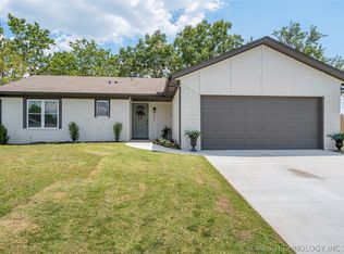 8910 E 49th Pl, Tulsa, OK 74145