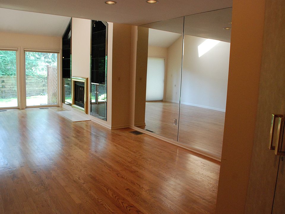 1st image of 301 Barringer Ct