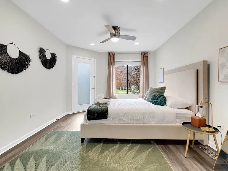 379 Sandhurst Cir #1 — Photo 9