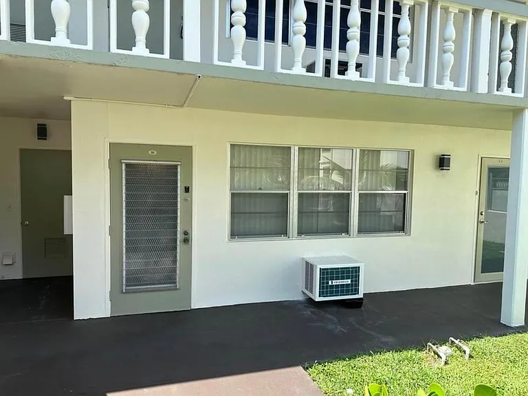 30 Westbury B #30 — Photo 1
