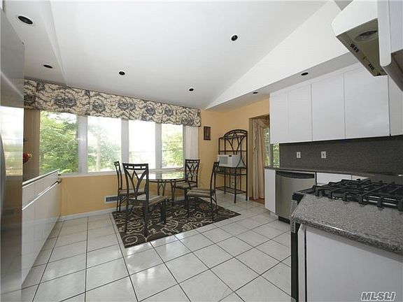 5th image of 1 Lakeview Dr