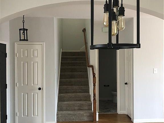 2nd image of 1016 Stonebrook Dr