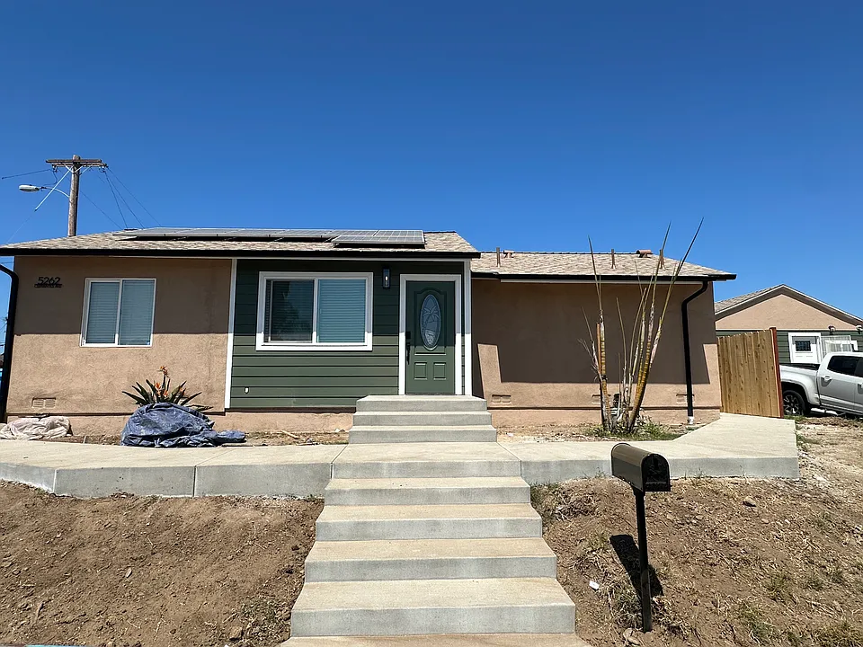 5262 Cervantes Ave