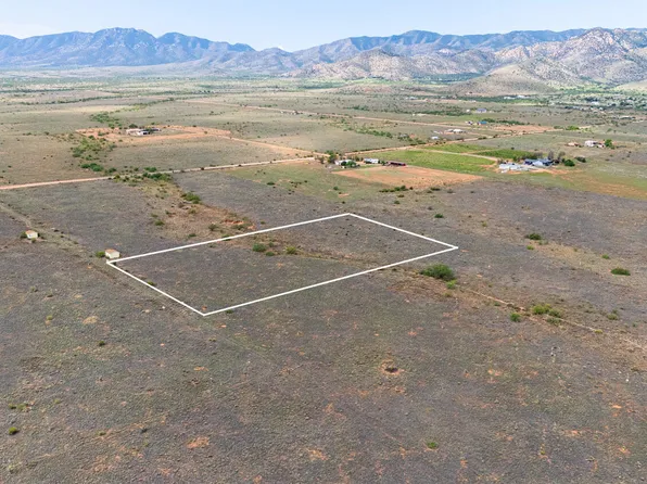 E Treasure Rd #B, Pearce, AZ 85625