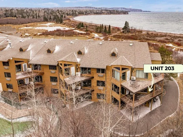 1521 Superior Shores Dr #201, Two Harbors, MN 55616