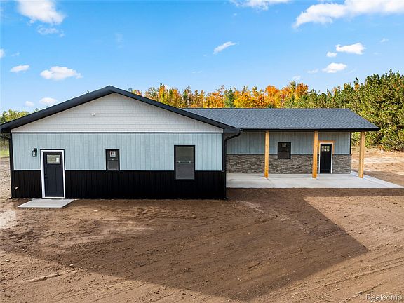 2nd image of 2067 Krys Rd