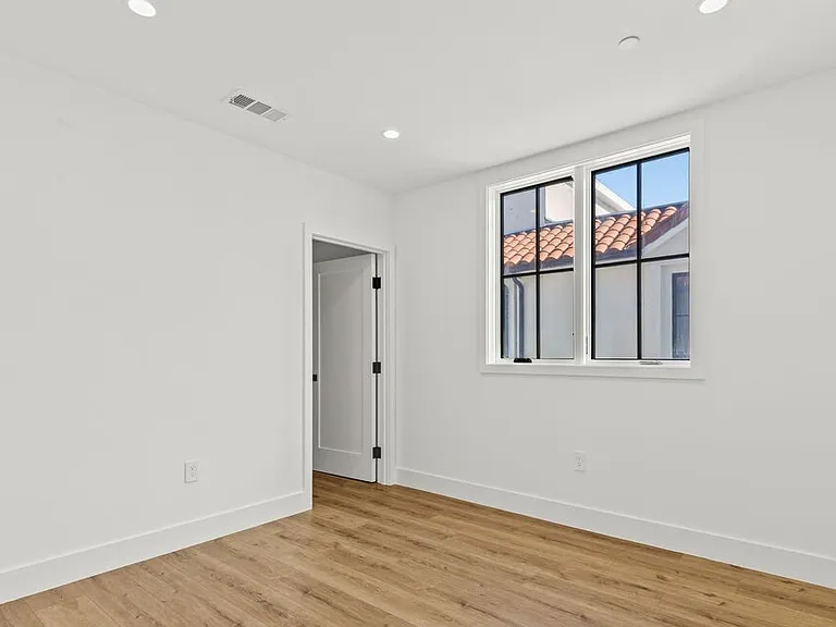 14717 15th Ave #2 — Photo 5