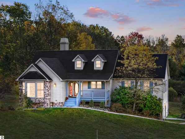 7251 W 50th Rd, Cadillac, MI 49601