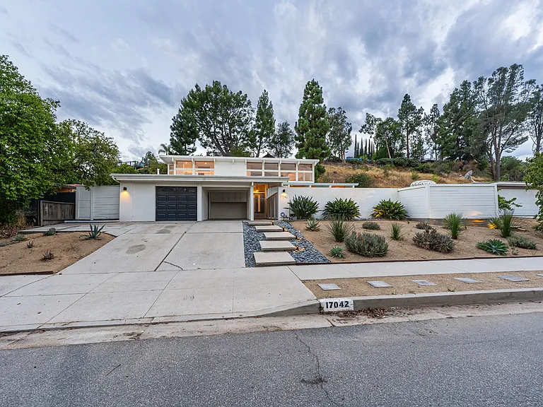 17042 Lisette St — Photo 77