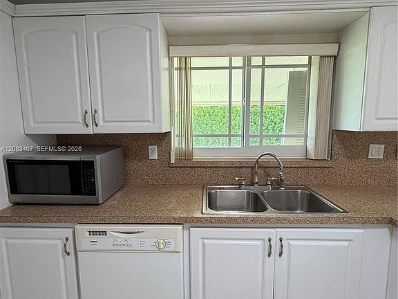3rd image of 1731 SW 103rd Ave