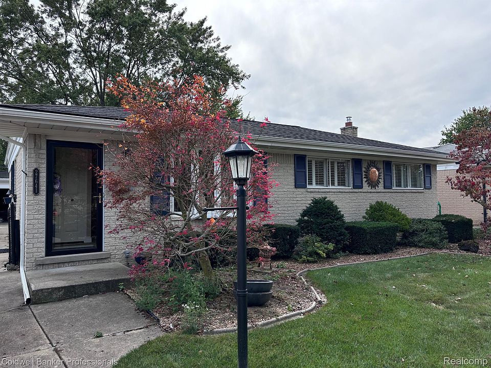 1st image of 27641 Woodmont St