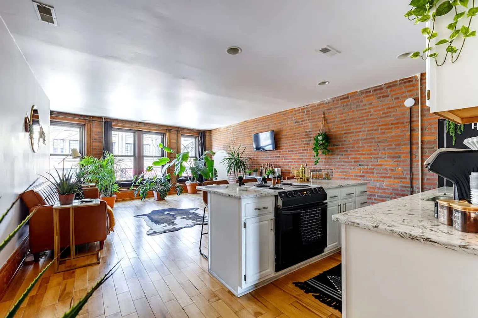 2 bed, 1.0 bath, 1194 sqft, $3,885 — Photo 3