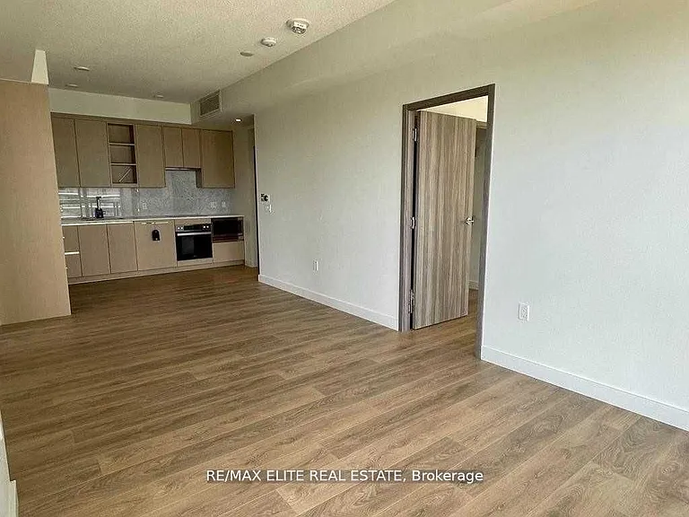 85 McMahon Dr #1502 — Photo 4