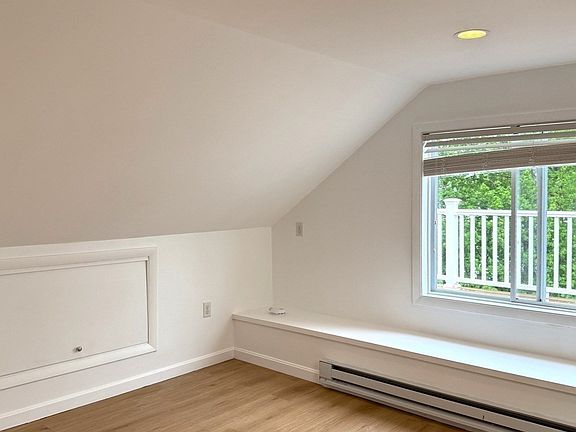 4th image of 23 Rendall Pl #23