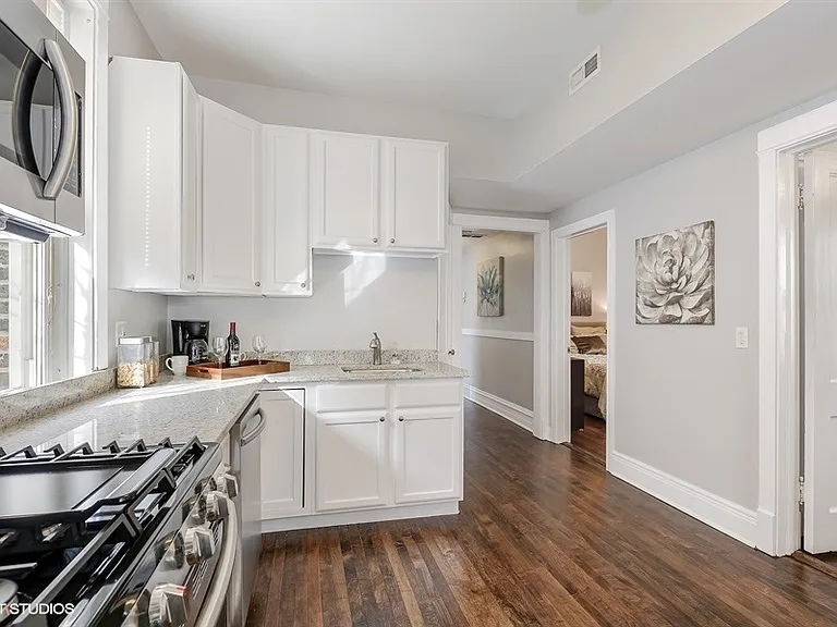 1315 W Eddy St #2 — Photo 1