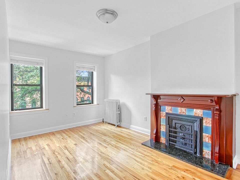 1st image of 389 Park Pl APT 3