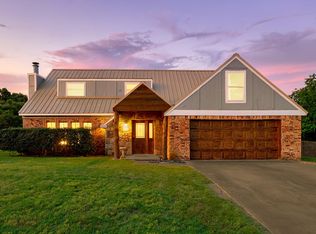 404 Brookview Dr, Decatur, TX 76234