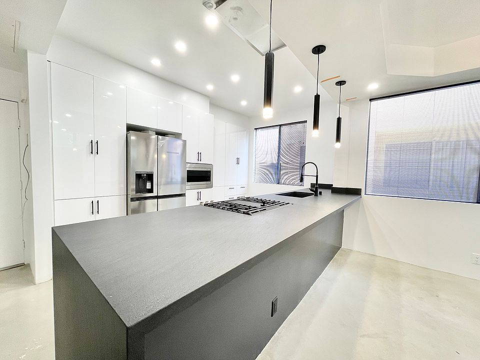 1st image of 637 Huntley Dr #3