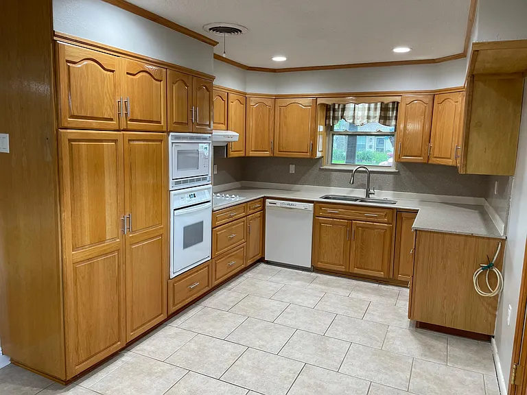 2204 Indiana Ave — Photo 16