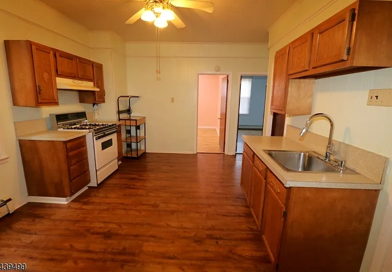 484 Delavan Ave #1 — Photo 12