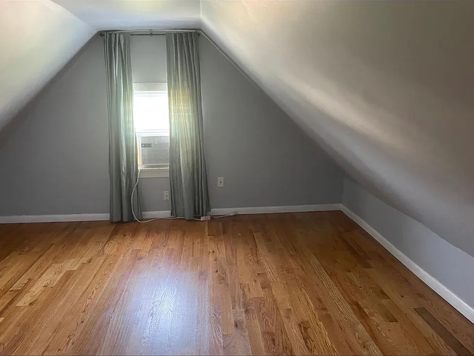 32.5 Madison St