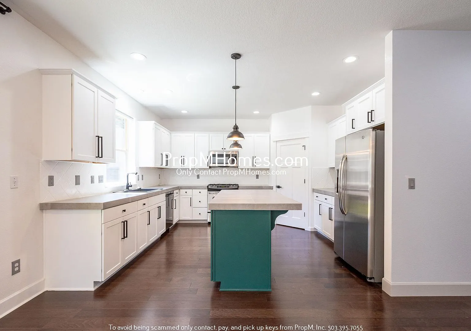 Updated Luxury 4 Bedroom Home on Mount Scott! — Photo 4