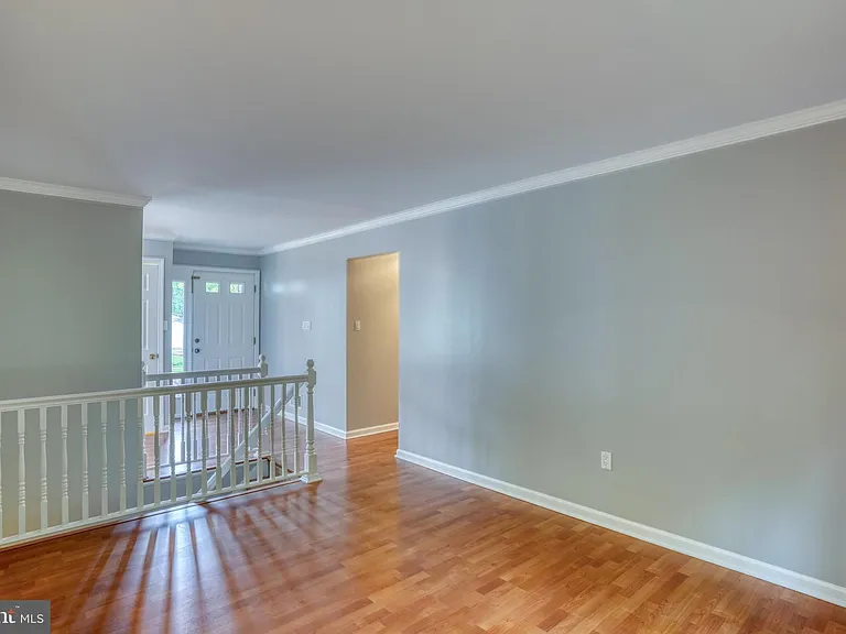 124 Hilldale Ct — Photo 17