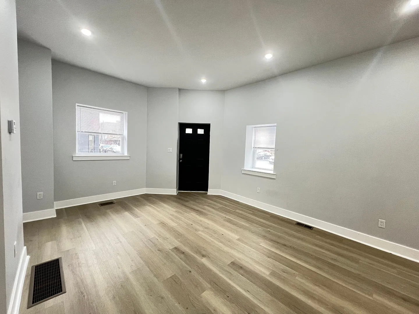 4 bed, 2.0 bath, $2,170 — Photo 2