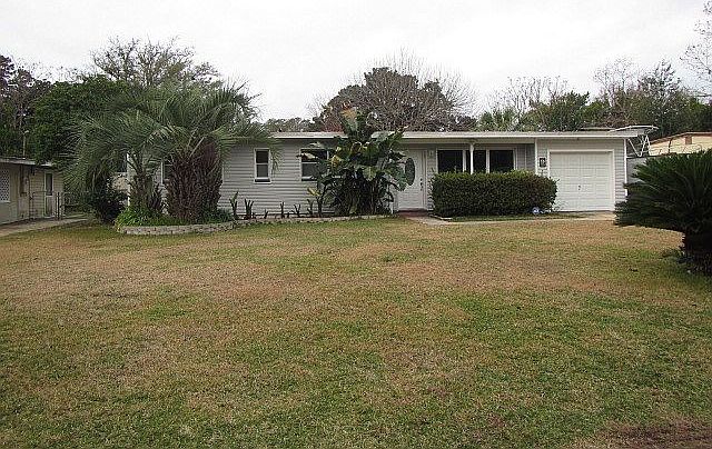 1st image of 10 Laurie Dr