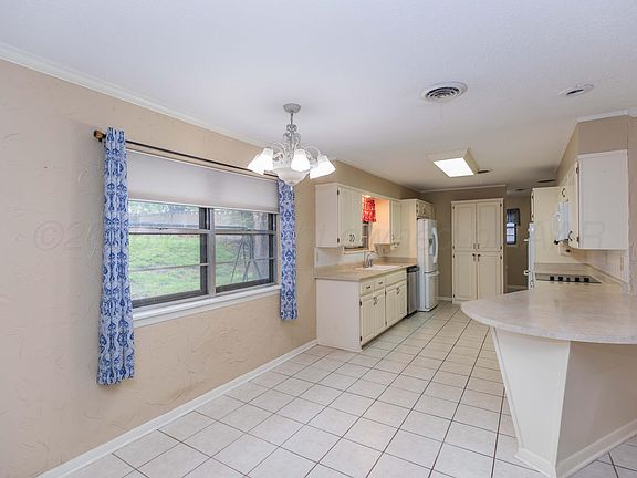 5th image of 1209 Hillcrest Dr