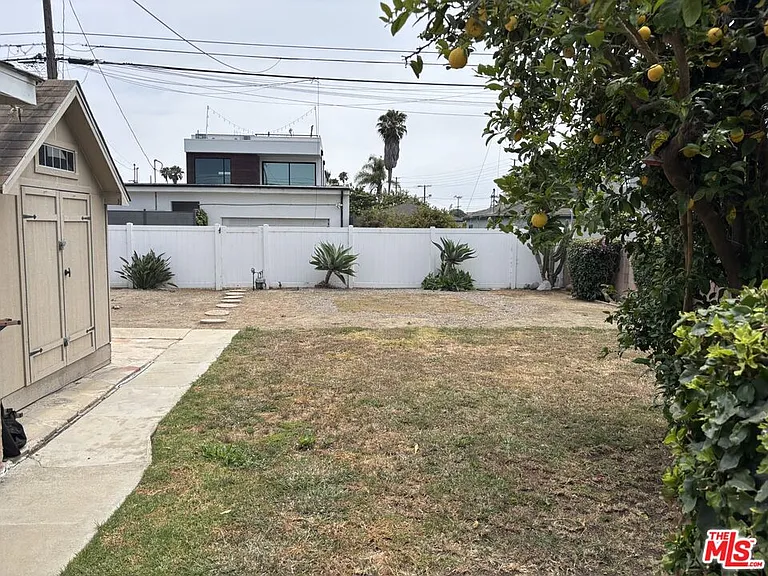 840 Rose Ave — Photo 9