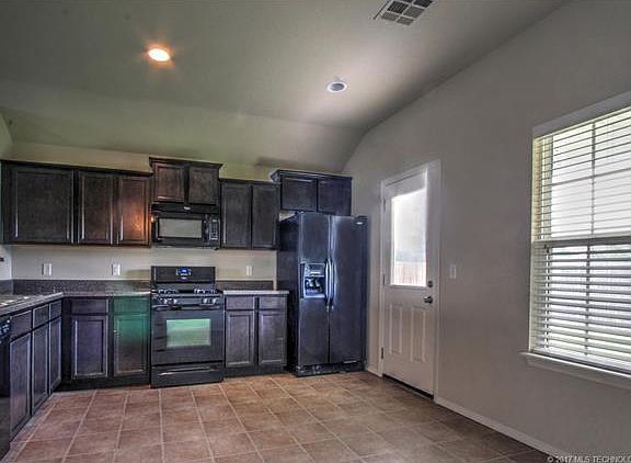 5th image of 9379 S 256 East Ave