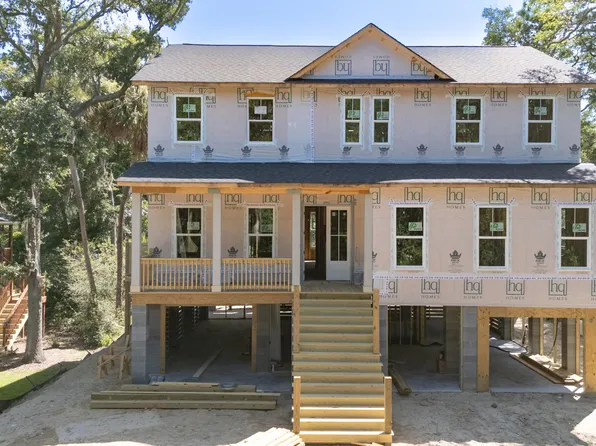 817 Cheehaw St, Edisto Island, SC 29438