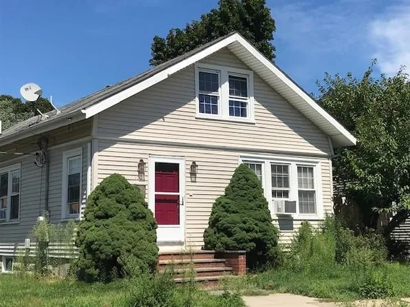 100 Centre St, Rumford, RI 02916