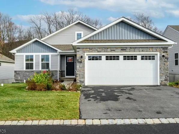 24 Devon Ct, Hamburg, NJ 07419