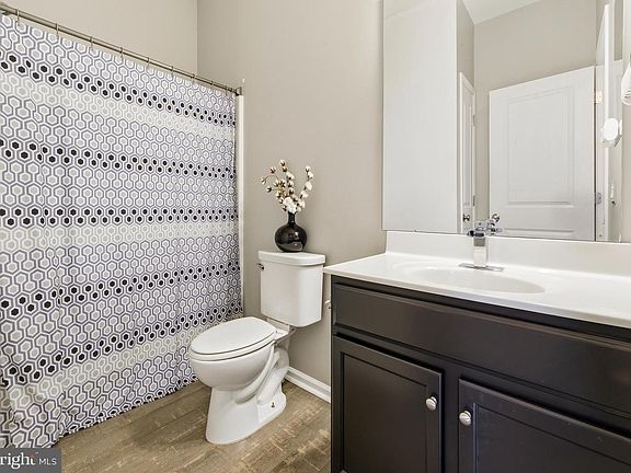 5th image of 206 Raphael Ct