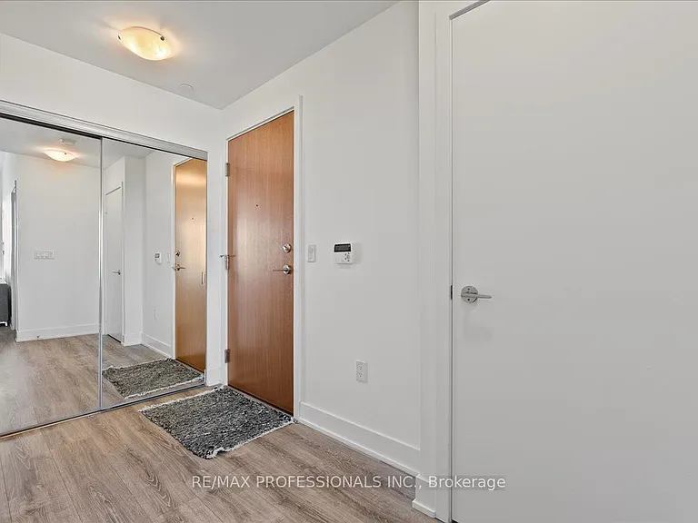 30 Shore Breeze Dr #1422 — Photo 6