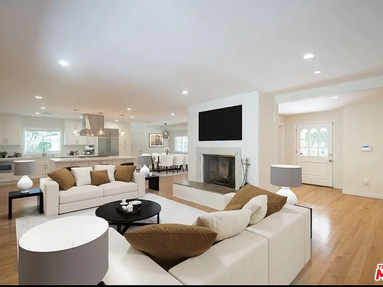 2201 Coldwater Canyon Dr — Photo 3