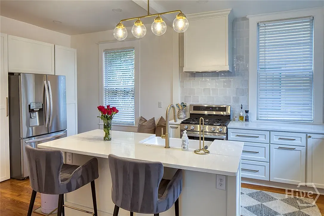 3 bed, 2241 sqft, $3,325 — Photo 4