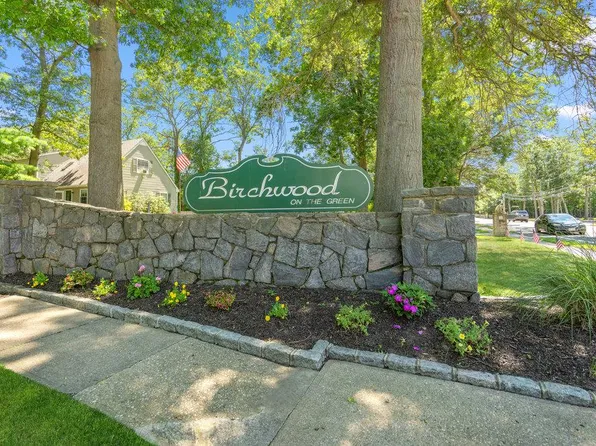 2302 Wilshire Lane #2302, Oakdale, NY 11769